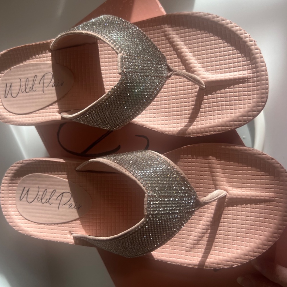 Wild pair Bling Beach pool Thong Sandals Size 7.5 Pink